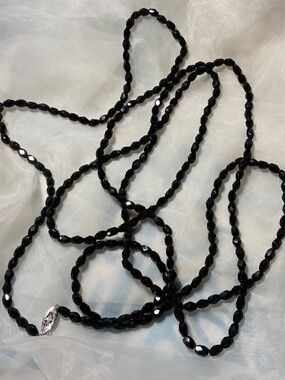 Vintage Necklace Black Glass Bead Jet Deco 14 kt clasp lovely!